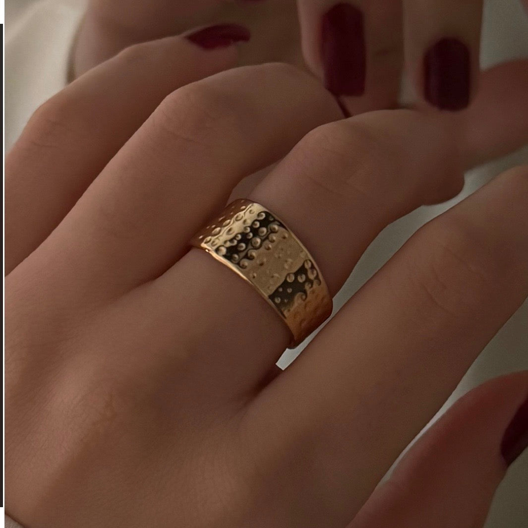 Luna Statement Ring