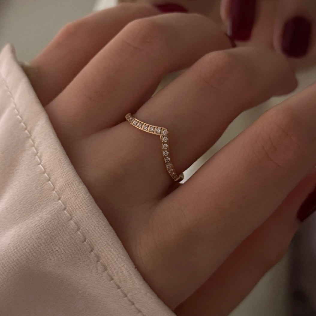 Studded V Ring