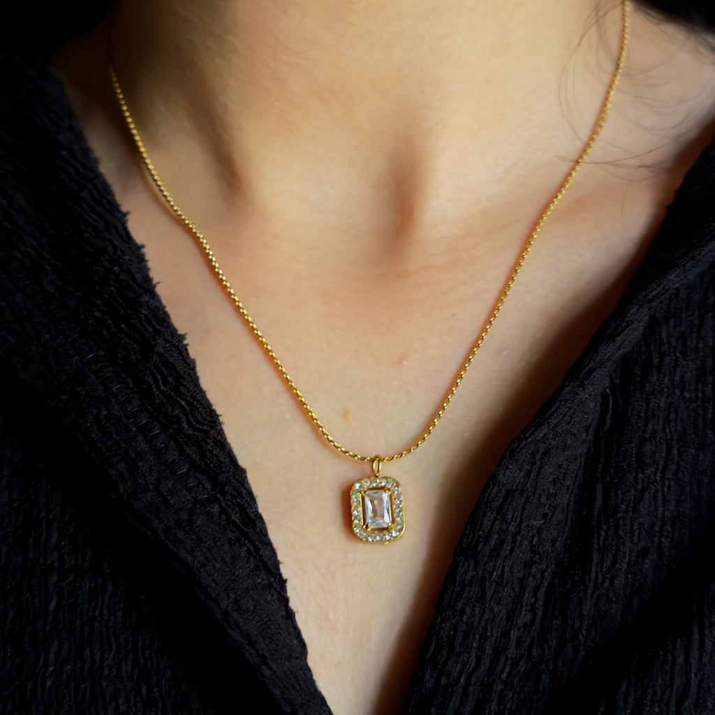 Everly Pendant Necklace