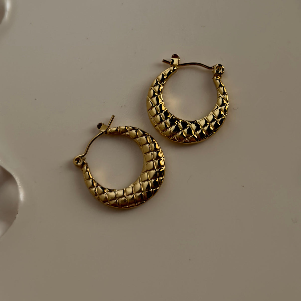Checked Hoops
