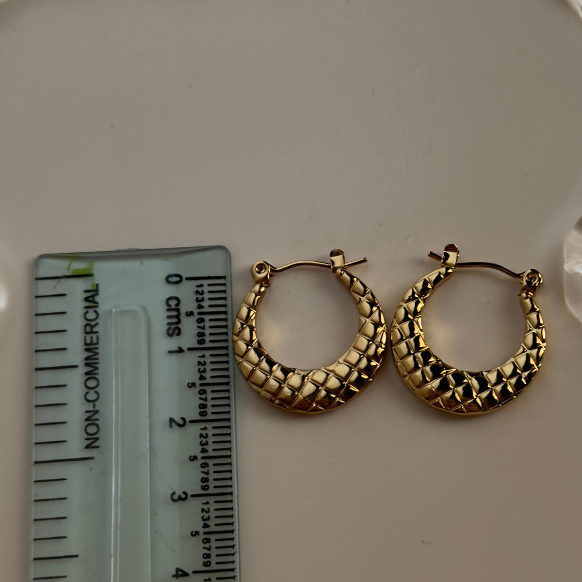 Checked Hoops